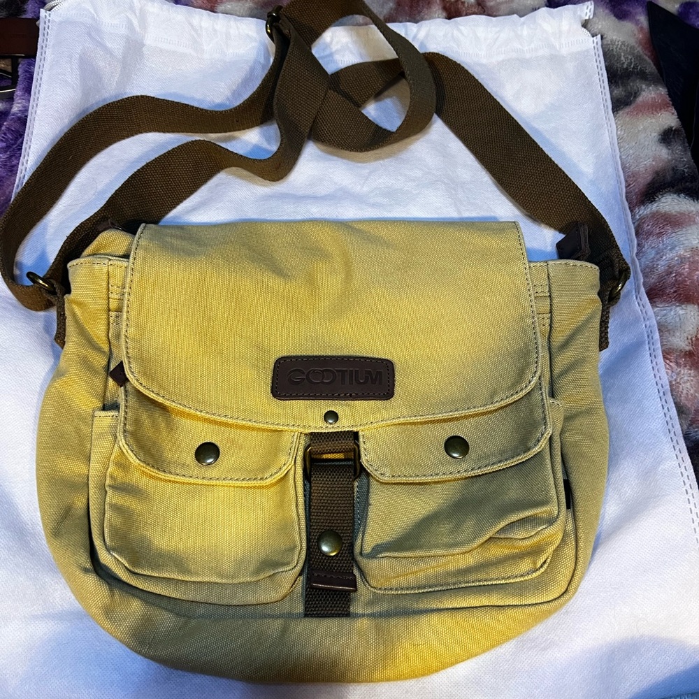 This Gootium messenger bag in tan canvas with brown trim & adjustable strap.